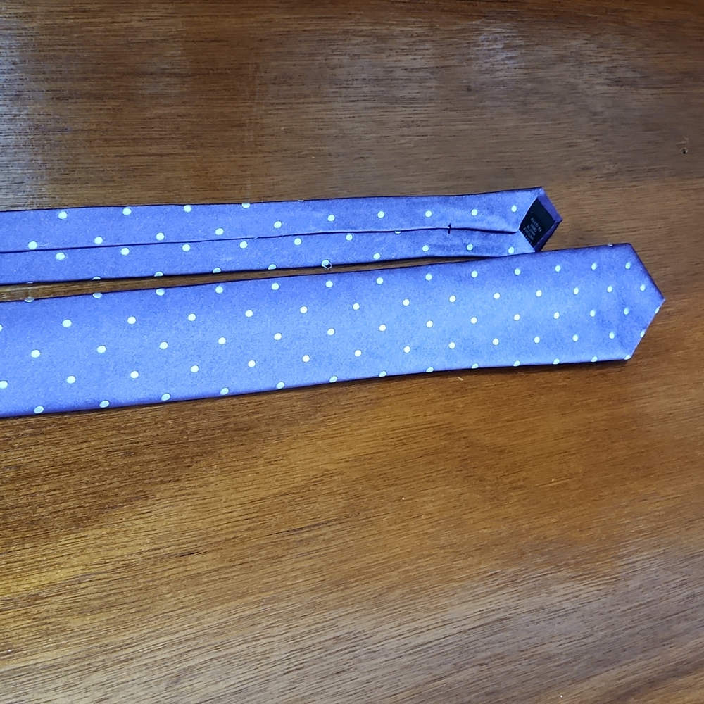 Men's purple polka dot necktie